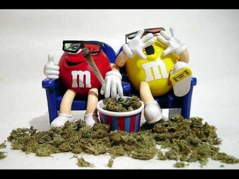 Hillary Drive feat. Arto Skunkilla & Kitty Kidds - Smoke That Shit