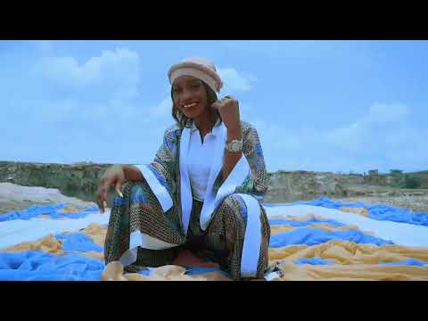 Amzy! Sarauniya Ta Official Video