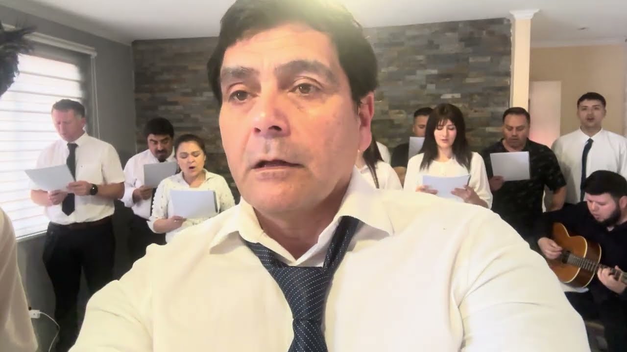 ENSAYANDO PARA CANTAR EL HIMNO : “DE LA LEY LIBRE, DICHA INDECIBLE”.