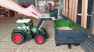 BRUDER Unboxing Fendt Favorit 926 Vario mit Frontlader und Wannenkippanhänger