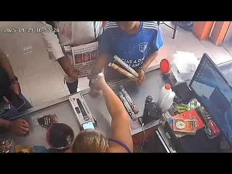 Esmeraldas, sujeto fue captado robando un celular en el Cantón Rioverde