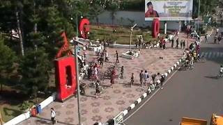 preview picture of video 'Car Free Day Dago Bandung,  Flyover Viewing, Full'