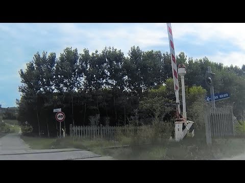 Passaggio a livello San Grato (AT) Strada Crossa # railroad crossing # bahnübergang # 踏み切り