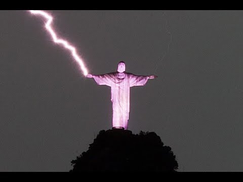 Lightning Strikes Rio’s Christ The Redeemer And Breaks Its Finger