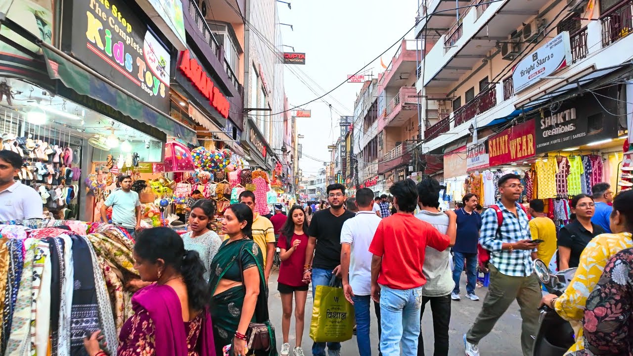 Immersive street-level walking tour through Delhi (Market 27), India, showcasing authentic urban landscapes, local architecture, and the vibrant atmosphere of the city's neighborhoods