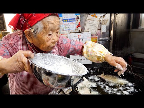 La magnífica tempura de una súper abuela de 87 años en un restaurante udon 丨 Fideos japoneses tempura udon