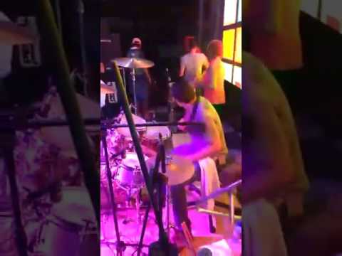 Esse cara é Doidao na bateria! Esse é fera