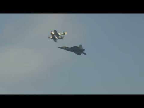 Heritage flight Oshkosh 2023 2 P-51 Mustangs and 1 F-22.