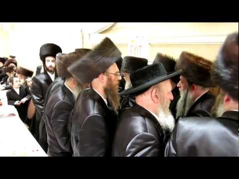 Admor Satmar dancing at Pupa Sadovna Landsberg Strizov wedding in Williamsburg
