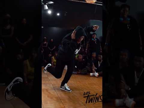 Les twins (Larry) Pt. 1 | The Beggar - Mos Def