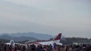 preview picture of video 'T-4 Formation Flight JASDF Ashiya Festival 2014 芦屋基地航空祭2014　T-4展示飛行'