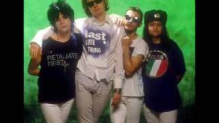 Manic Street Preachers - She Bathed Herself In A Bath Of Bleach (demo version)