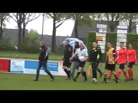 Spelers Tuldania en ZSC komen het veld op