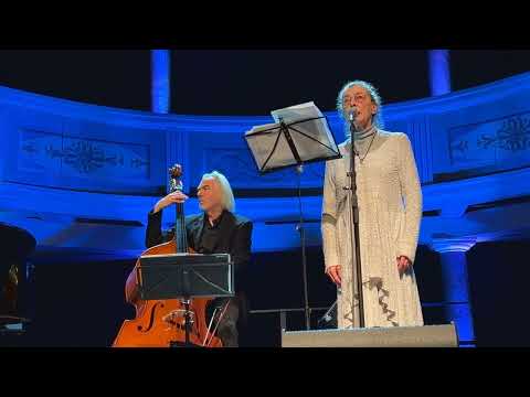 Bettina Wegner zum 75.©"Zwei Vogelfrauen" *Für Tamara Danz* St. Marien; Neuruppin; 4k© @harald_voigt