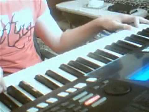 YAMAHA PSR E423 DOMNUL ESTE BUN SI SFANT
