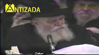 ניגון עד מתי we want nashiach now בהתוועדות הרבי מליובאוויטש - התמונה מוצגת ישירות מתוך אתר האינטרנט יוטיוב. זכויות היוצרים בתמונה שייכות ליוצרה. קישור קרדיט למקור התוכן נמצא בתוך דף הסרטון