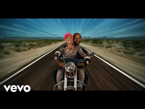 Deolinda - A Velha e o DJ ft. RIOT