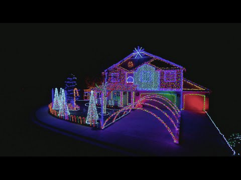 Dubstep Cadger Family Light Show - The Great Christmas Light Fight