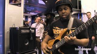 Victor Wooten tries out Hartke's HD25 Combo [NAMM 2014]