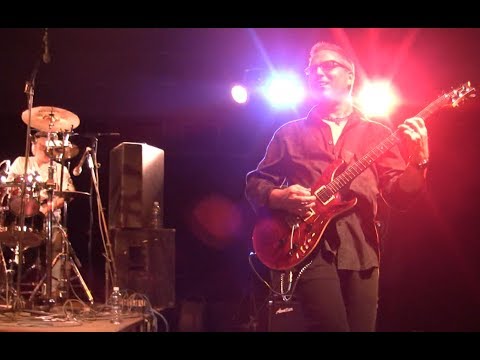 LAST LICKS covers Carry On Wayward Son by Kansas