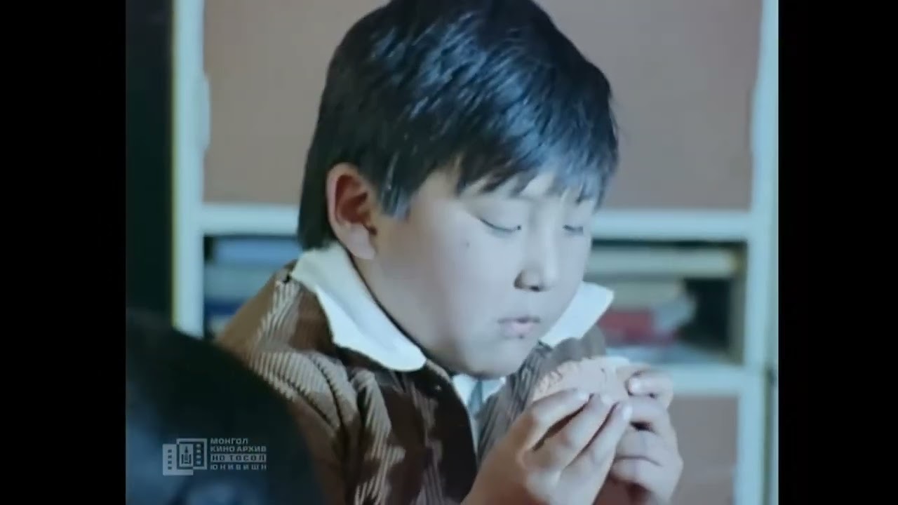 Гарын таван хуруу МУСК (Монгол киноны сэтгэлд хоногшсон хэсгүүдээс)