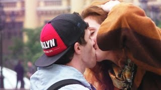 Пранк: Парень "без трусиков" знакомится с девушками - Видео онлайн