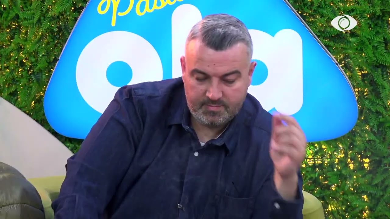 Ti je i poshtër, pa sedër/ Mal i drejtohet Rogertit