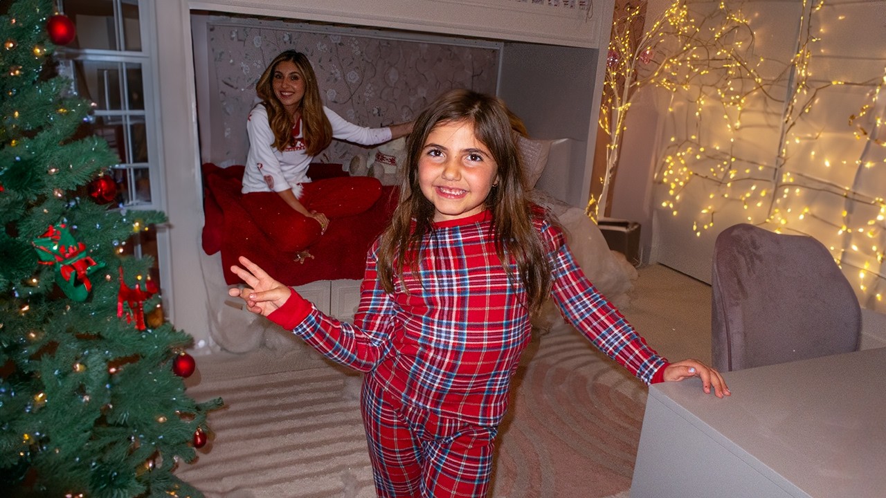 SURPRISE HOLIDAY ROOM MAKEOVER! 🎄❄️