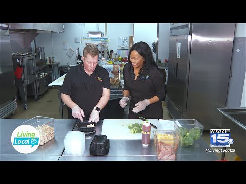 Clean Eatz: Jessica Makes a Meal Prep Meal | Living Local 15