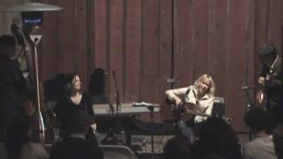 Hilary Scott sings Loser Blues at Wawawai Canyon Winery.mp4