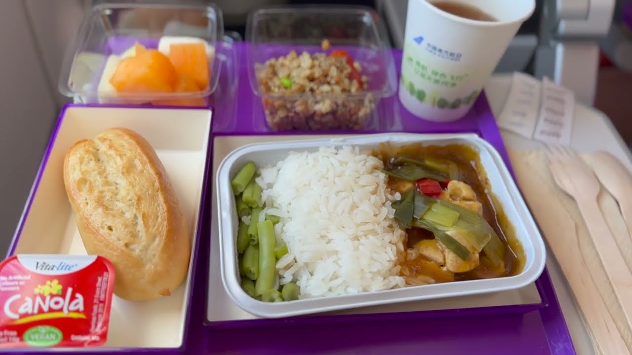 V1 China Southern First & Business Class Lounge thumbnail