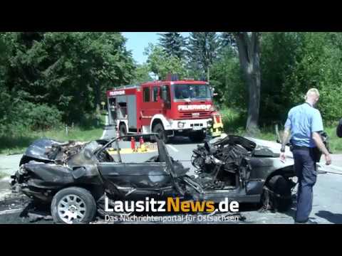 Leuterdorf - PKW kracht in Garage und brennt aus