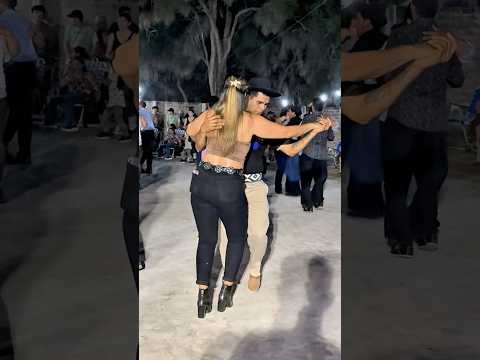 Bailan hermoso en las fiestas del campo de nuestro chaco