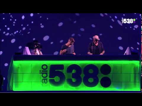 Ten Walls - Walking With Elephants  (Live at 538 Jingle Ball )