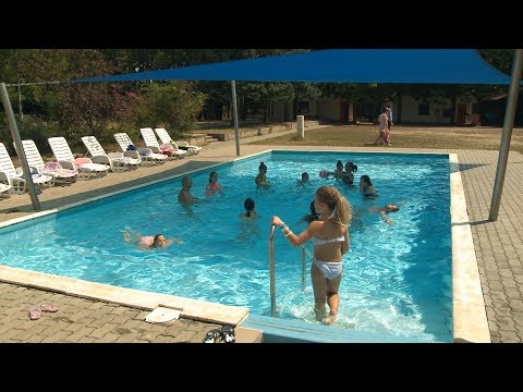 Új faházak Akaliban