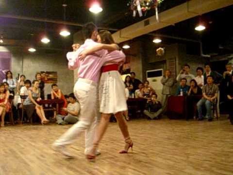  Stella Missé  and  Javier Rodriguez  are  dancing  to  the  tango  "  Toda Mi Vida  "