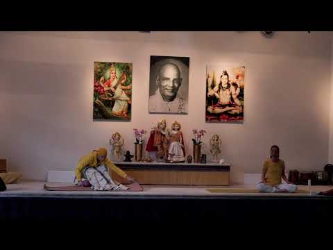 Yogastunde Mittelstufe "Im Gleichgewicht" mit Jenny - Yoga Vidya Live,  15.03.2022, 16:15 Uhr