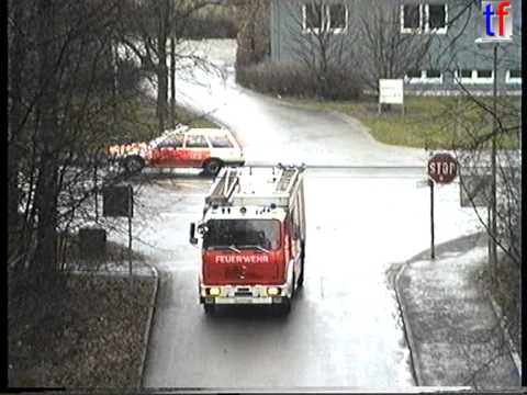 Feuerwehr Stuttgart: ELW verpasst Einfahrt - Löschzug 5 und FF-Büsnau mit ganz altem TLF 16, 1994.