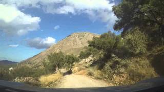 preview picture of video 'Descente en Kangoo du vieil olivier de Kavousi au village...'