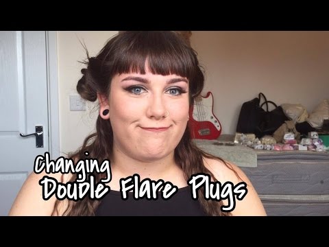 Piercings wechseln: Double Flare Plugs