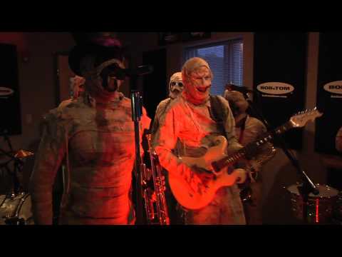 Jump on my ship - Here Come the Mummies