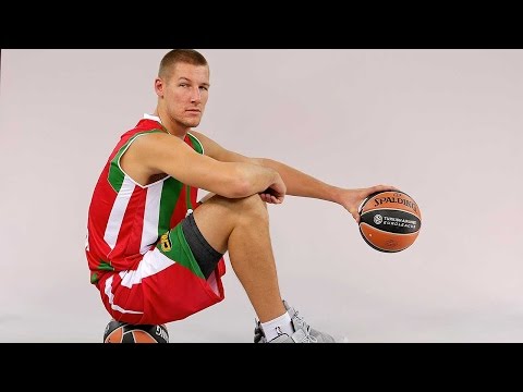 #hatmakers Block of the Night: Colton Iverson, Pinar Karsiyaka Izmir