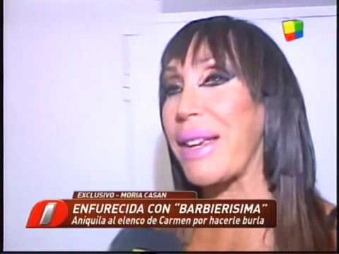 Moria Casan Vs Andrea Ghidone y elenco de Barbierisima (2007)