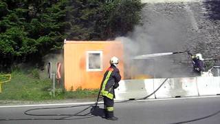 preview picture of video 'Feuerwehr Lermoos und Feuerwehr Ehrwald im Einsatz am 27.06.2011 - Part I'
