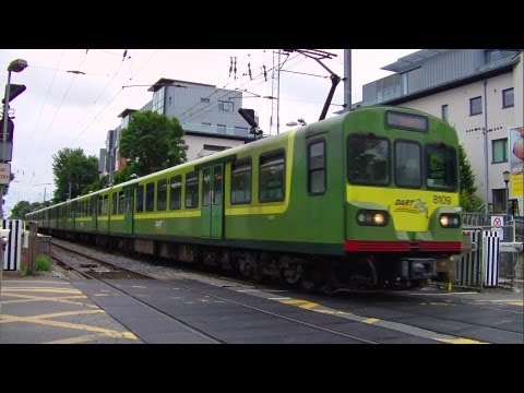 Dart Train number 8109 - Lansdowne Road Level Crossing