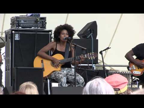 Wally & Amy Warning@Afrika Festival 2015