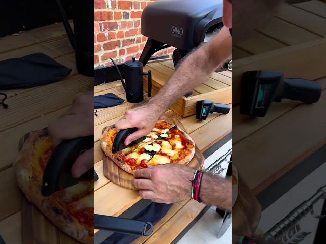 Vidéo teaser pour Check out my disc style pizza cutter!
