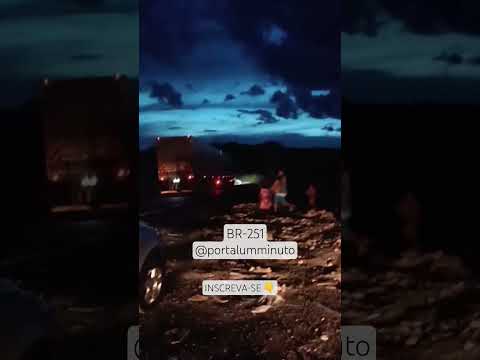 BR-251 Acidente próximo o trevo do Riacho dos Machados MG.  INSCREVA-SE