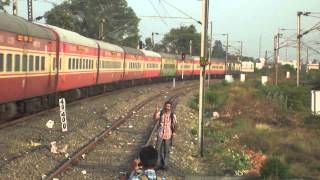 preview picture of video '12433 Chennai - NZM Rajdhani Passing through KVP at 80kmph..!'