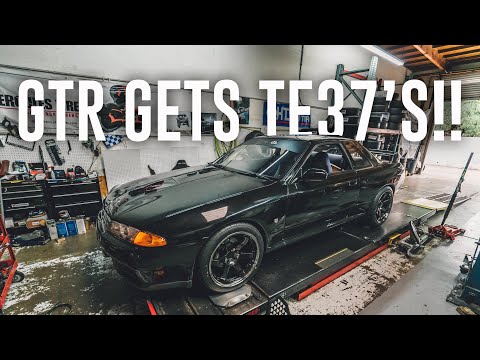 INSTALLING NEW WHEELS ON THE SKYLINE GTR! Volk Racing TE37 SL